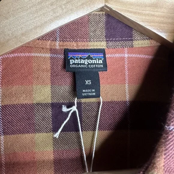 Patagonia Womens LS Organic Cotton Midweight Fjord Flannel NWT Size XS (Burl Red - Picture 13 of 15